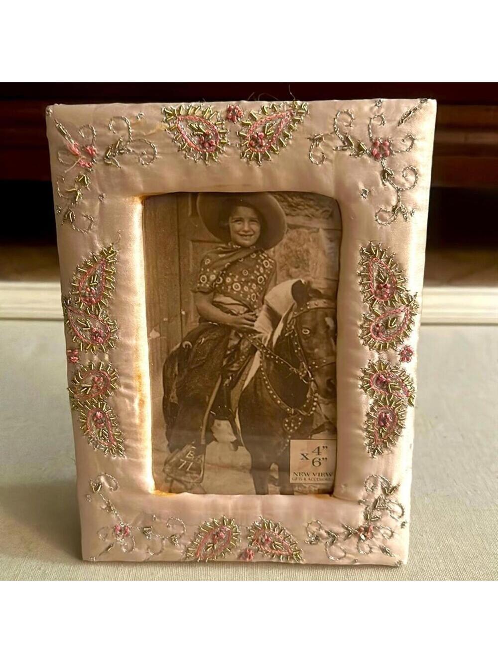 New View handmade embroidered and jewel detailed satin 4x6 picture NWT
